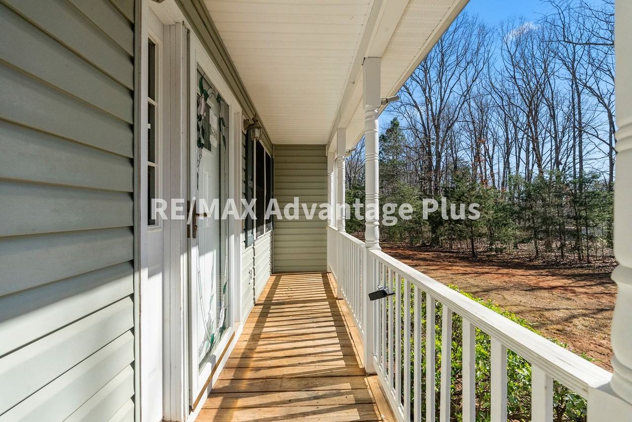 4009 Prince Edward Hwy - Photo 2 of 34