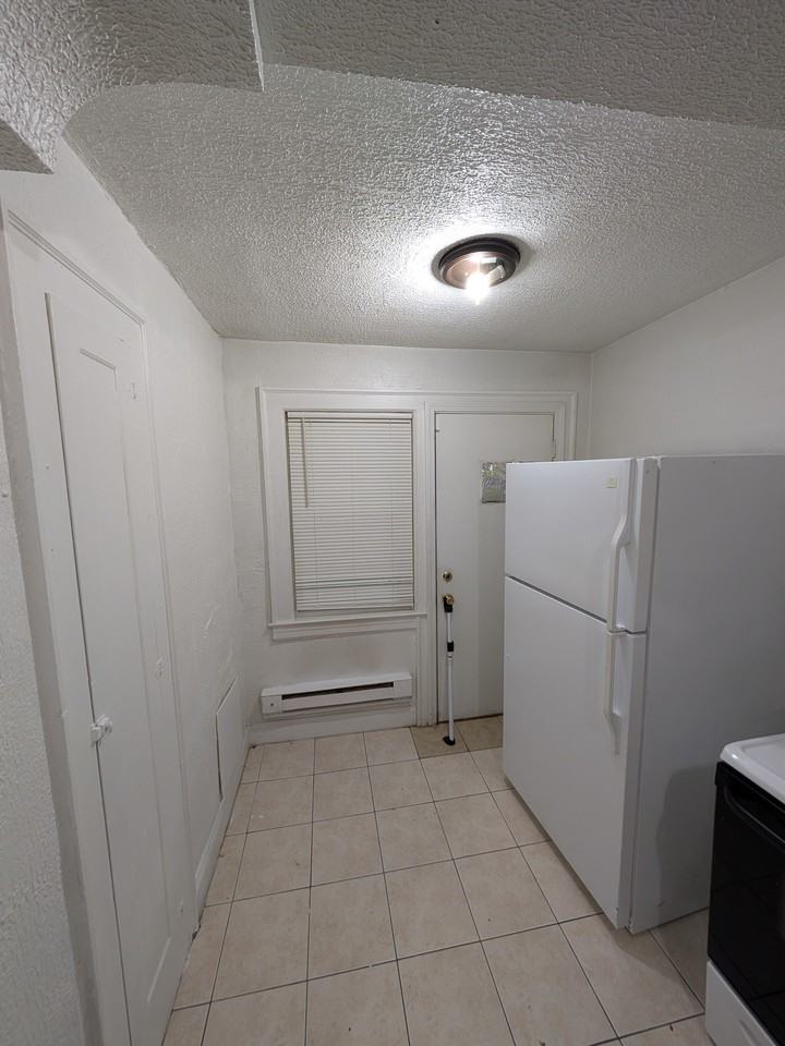 1874 Marloes Ave #20 - Photo 6 of 10