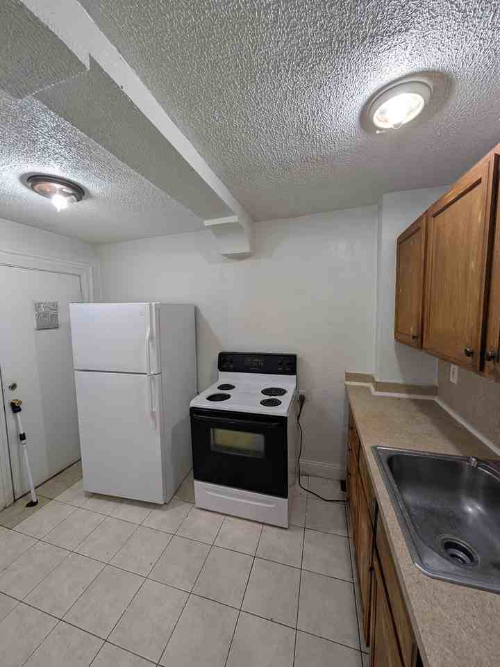 1874 Marloes Ave #20 - Photo 7 of 10