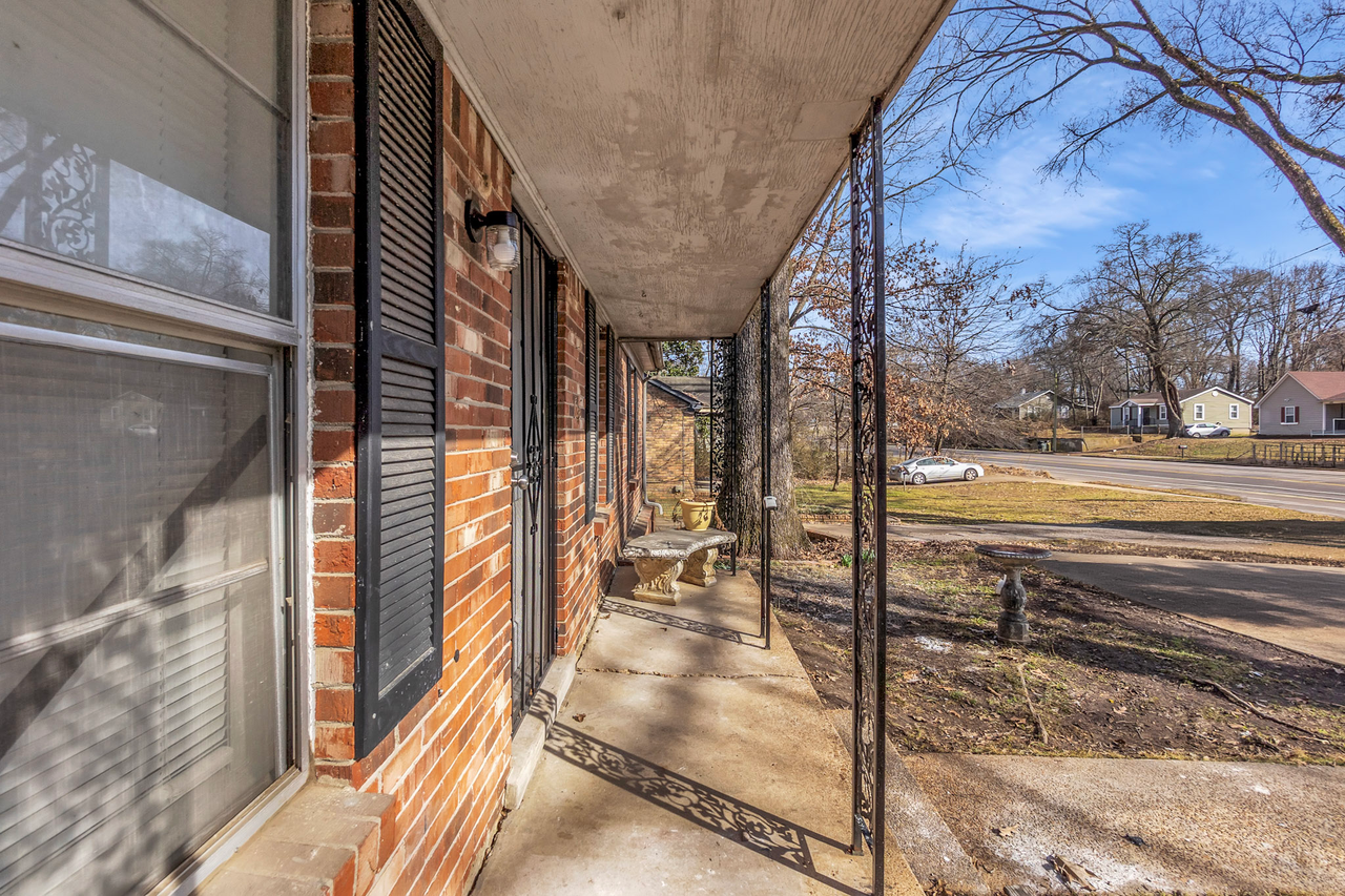 1910 Whitney Ave #NA - Photo 2 of 16