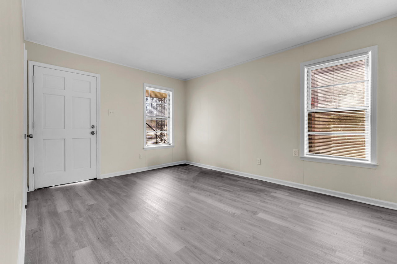 1910 Whitney Ave #NA - Photo 4 of 16