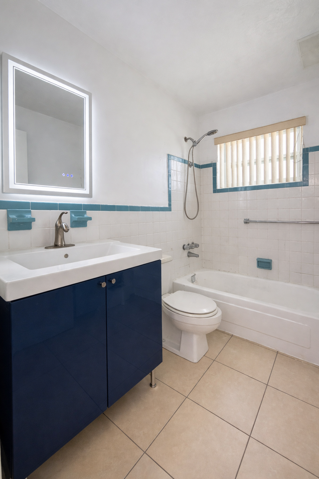 623 Ne 2nd St #1 - Photo 2 of 5