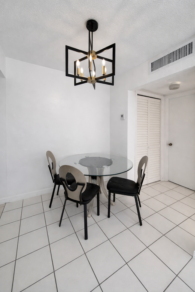 623 Ne 2nd St #1 - Photo 3 of 5