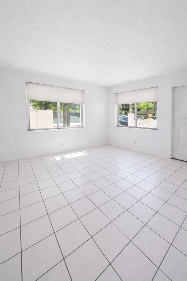 623 Ne 2nd St #1 - Photo 5 of 5