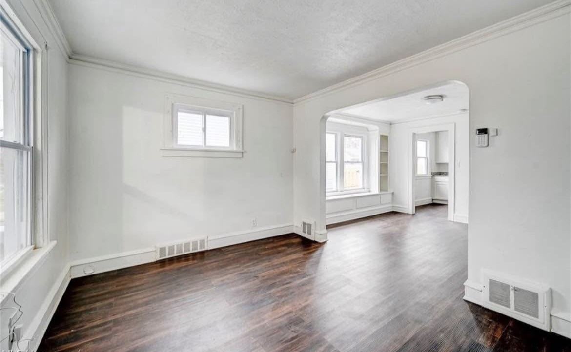 9615 Sophia Ave - Photo 2 of 4