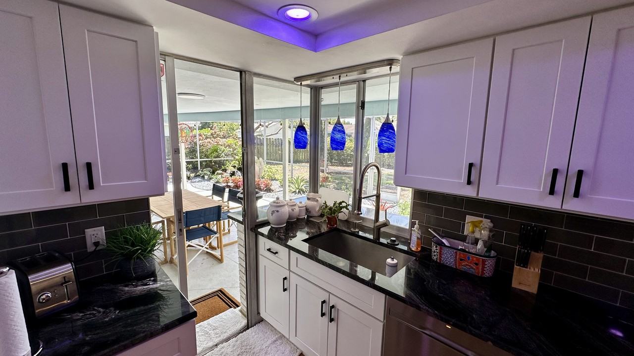 1001 Sw 12th Ter #NA - Photo 3 of 9