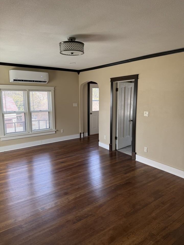 306 1/2 E Maple Ave #A - Photo 5 of 15