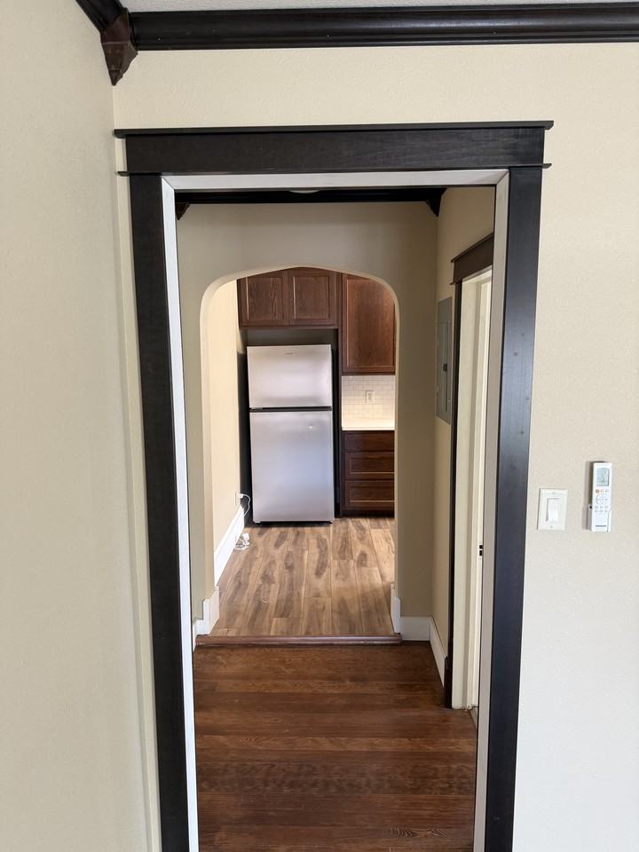 306 1/2 E Maple Ave #A - Photo 6 of 15