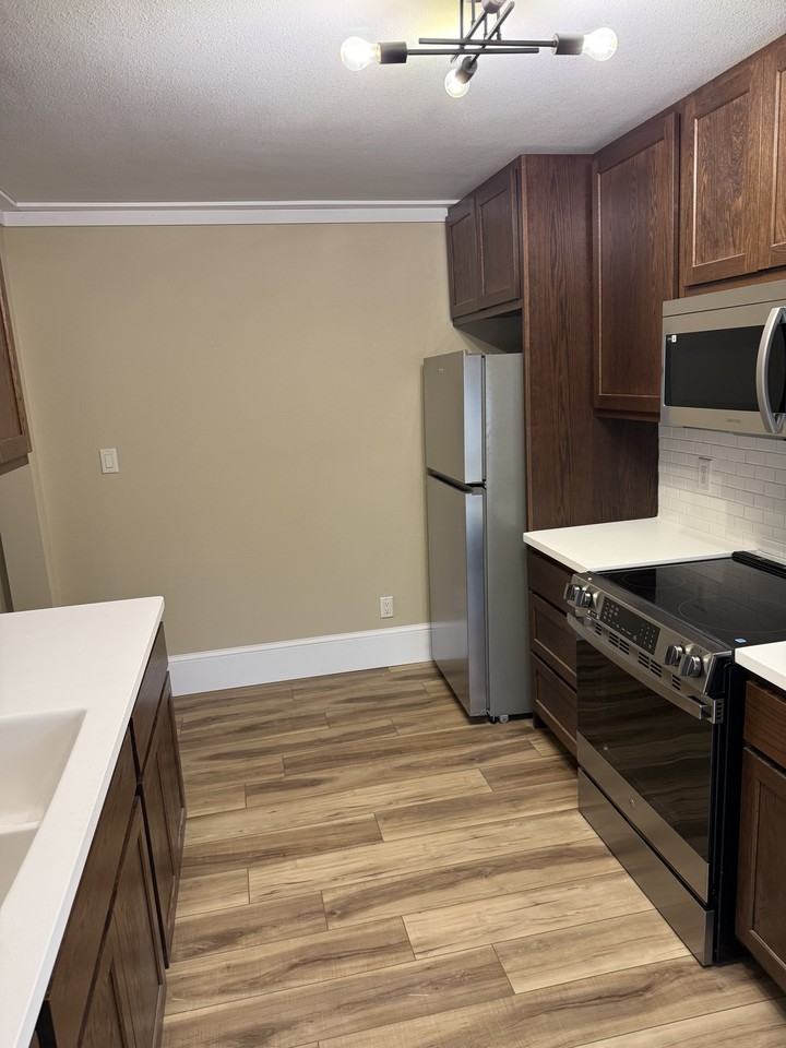 306 1/2 E Maple Ave #A - Photo 7 of 15