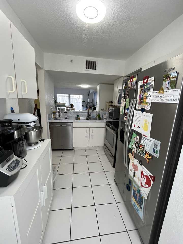 171 Riviera Cir #171 - Photo 3 of 10