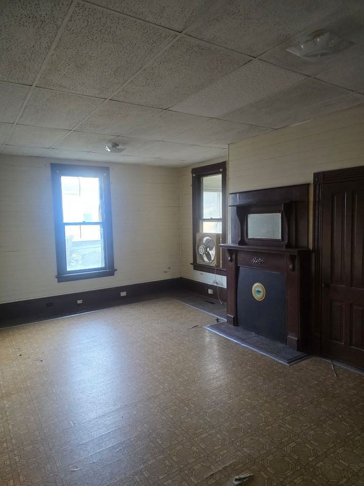 87 College Ave - Photo 4 of 9