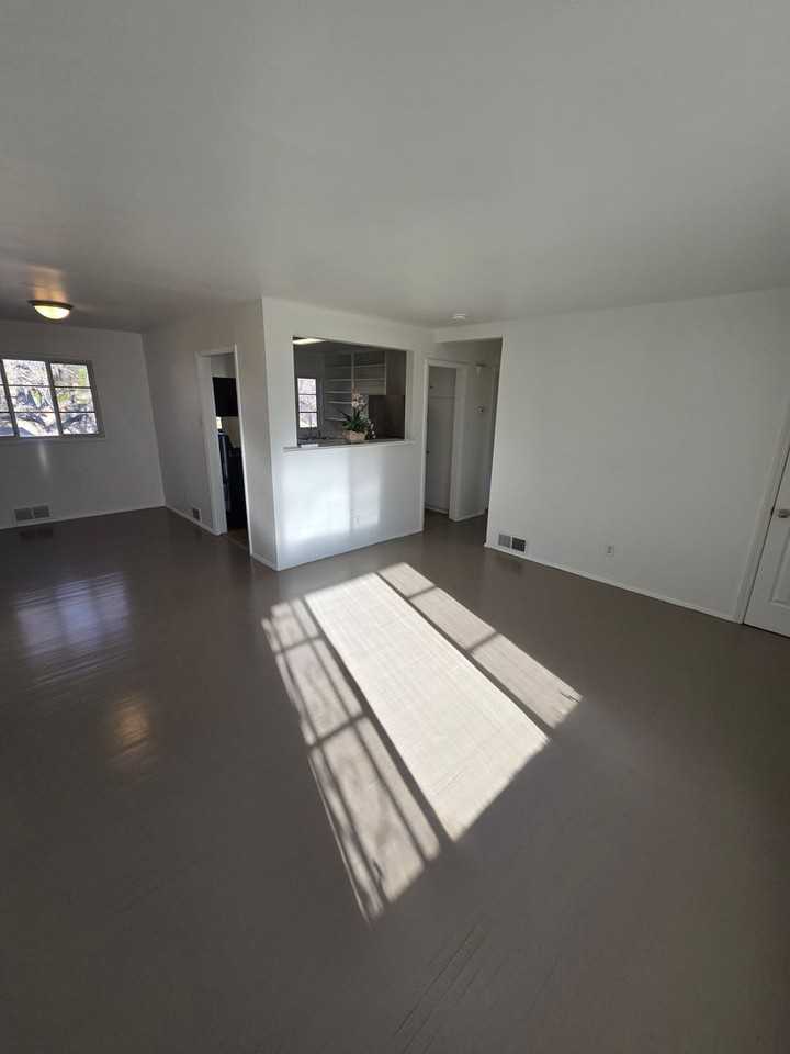 825 Monroe St Ne - Photo 3 of 20