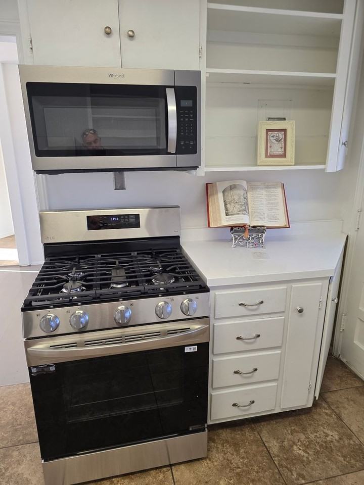 825 Monroe St Ne - Photo 6 of 20