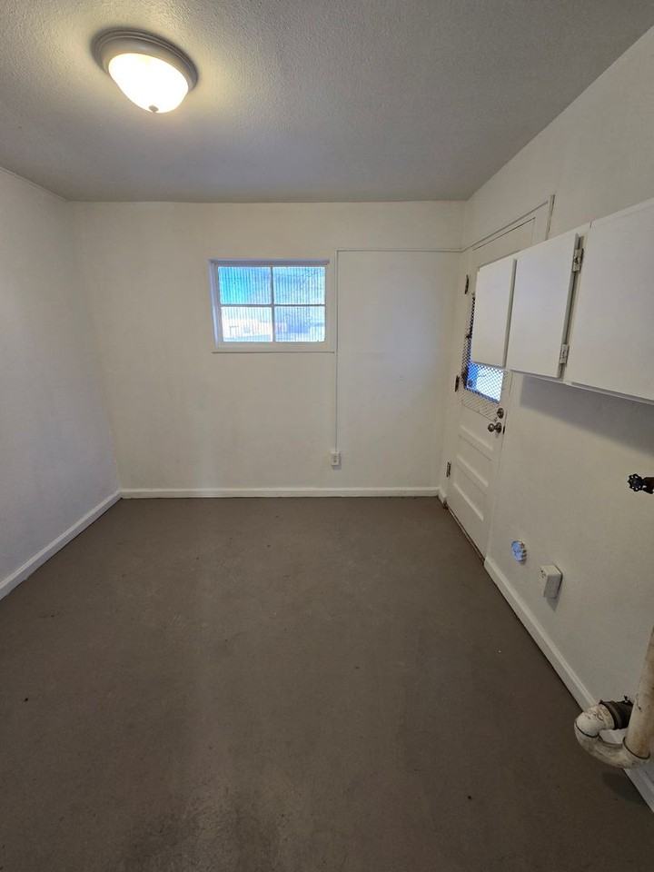 825 Monroe St Ne - Photo 7 of 20