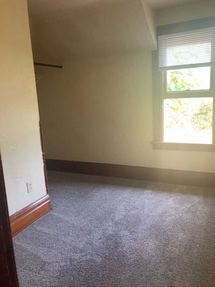 1247 Franklin St - Photo 7 of 12