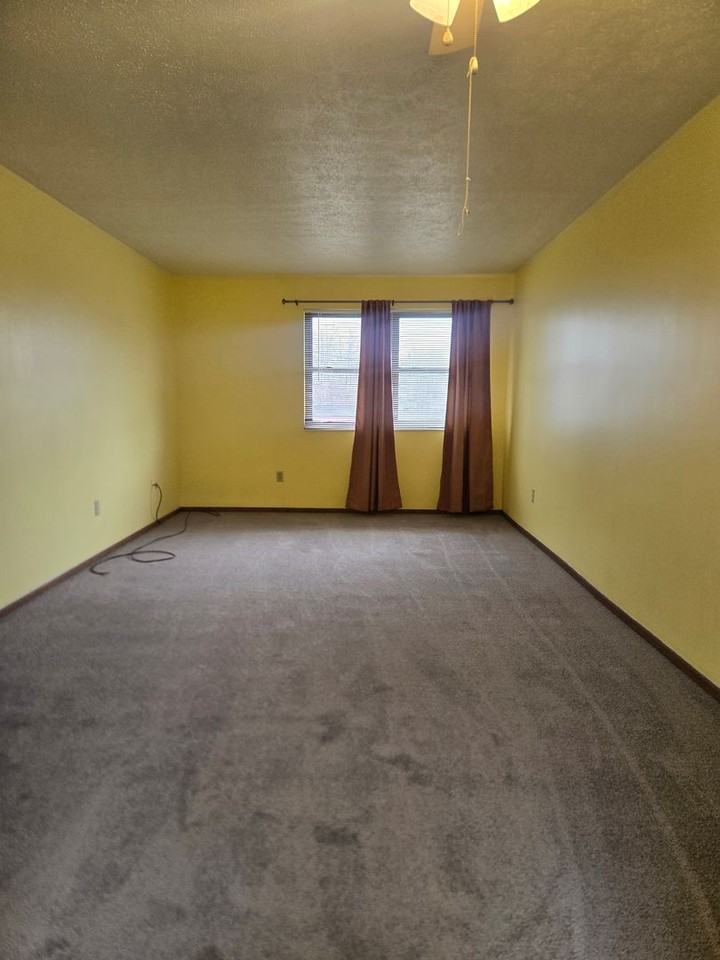 One bedroom apartment in an OVER 55 COMMUNITY - Photo 2 of 24