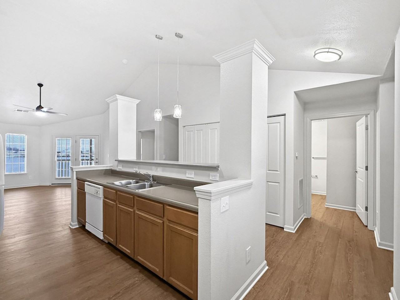 2 LS 2 bdrm - Photo 2 of 34