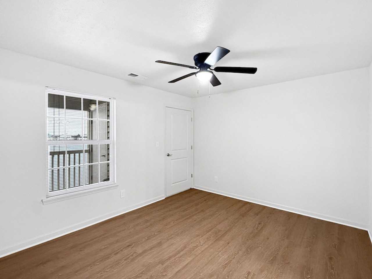 2 LS 2 bdrm - Photo 6 of 34