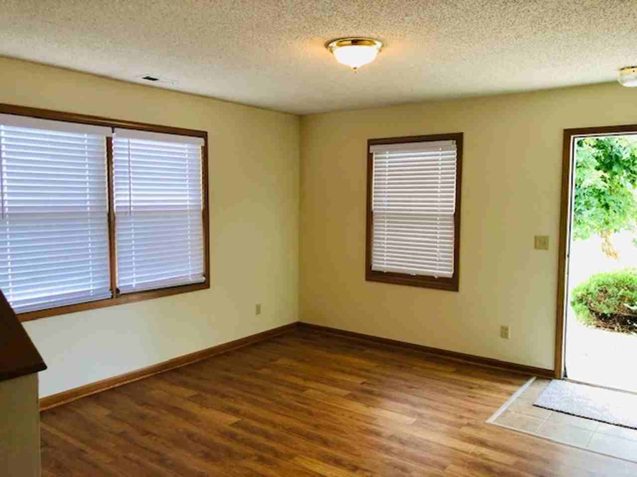 4404 Adam Ave - Photo 4 of 29