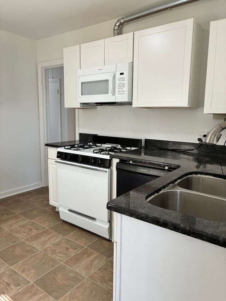 1728 Winder St - Photo 3 of 9