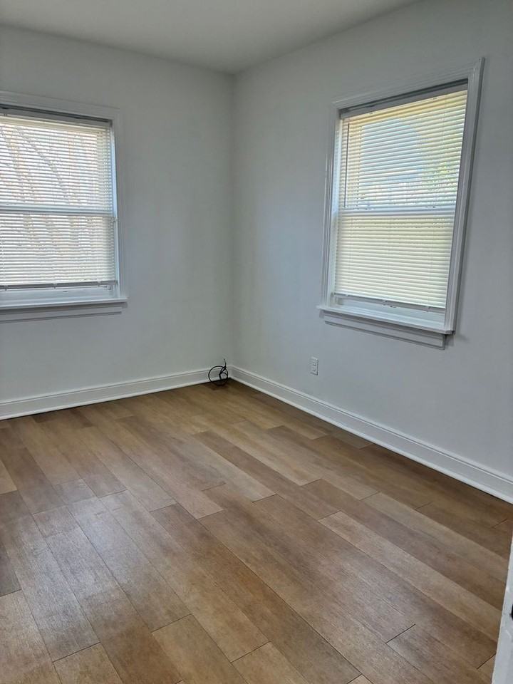 1728 Winder St - Photo 5 of 9