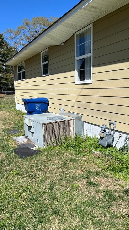 2228 Briarfield Rd - Photo 2 of 13