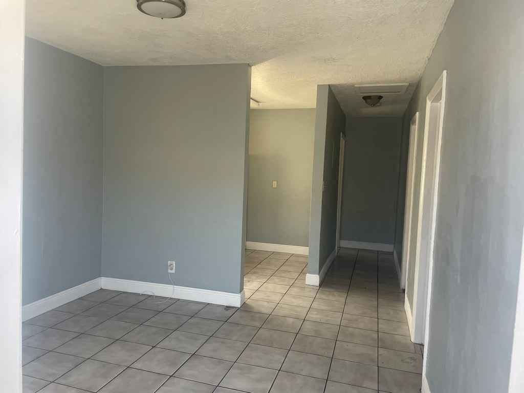 3020 Northwest 2nd Street #3 - Photo 6 of 8