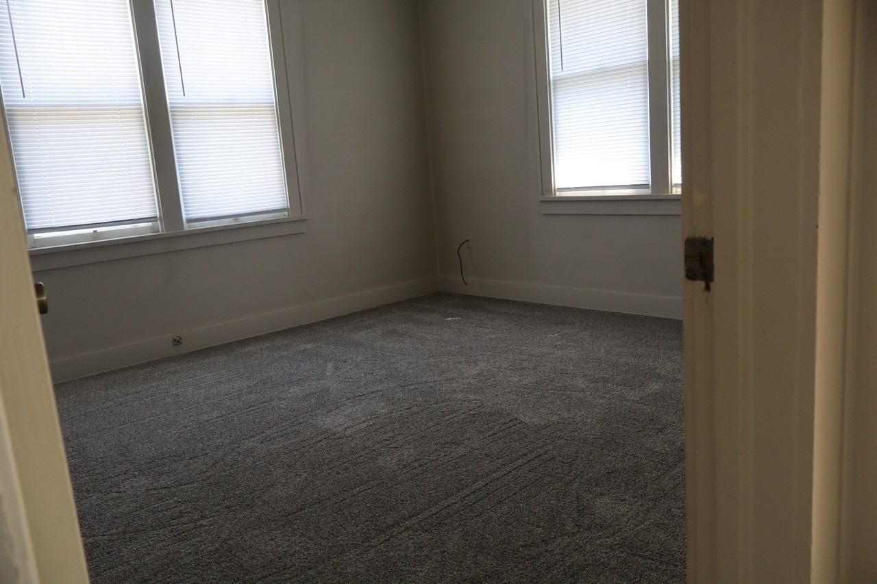 205 S 11th St #2 - Photo 3 of 8