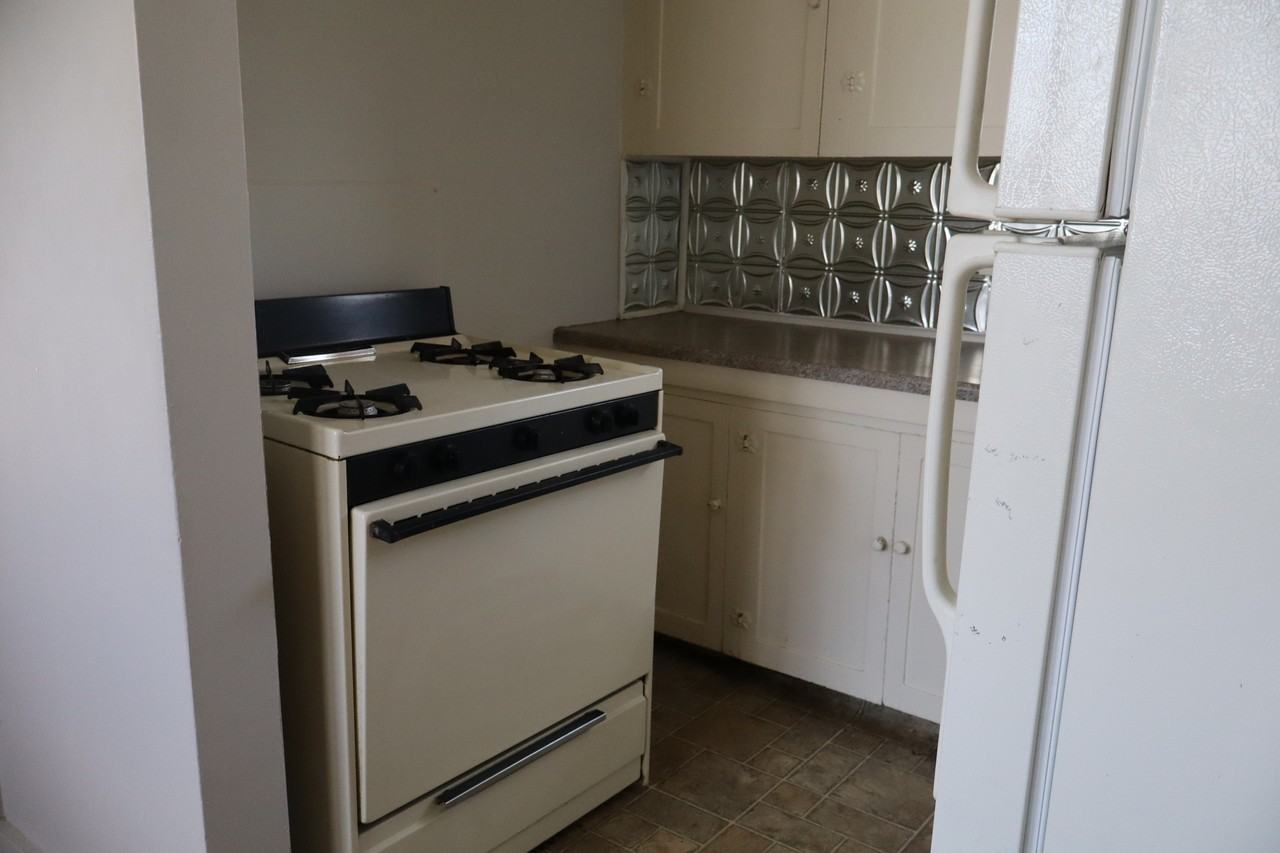 205 S 11th St #2 - Photo 6 of 8