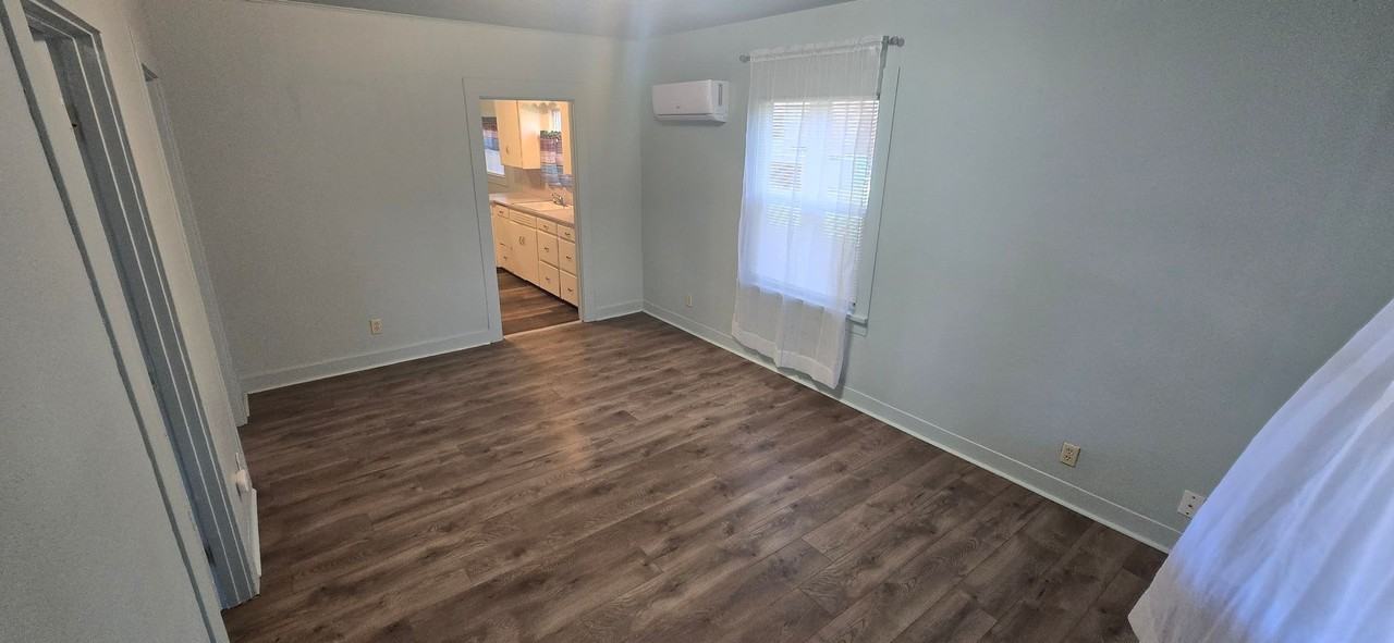 741 N Alameda Ave - Photo 2 of 7