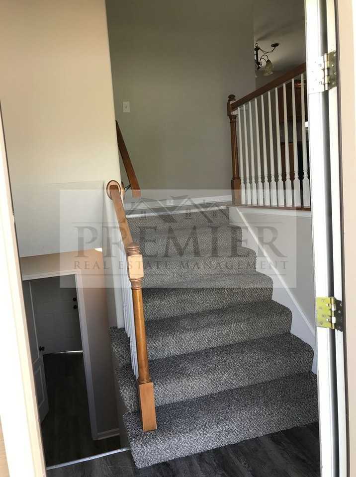 717 Sw Tisha Ln - Photo 3 of 24