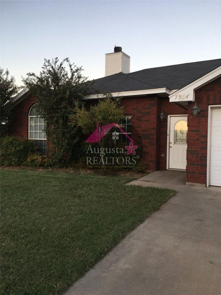 7901 Thompson Pkwy - Photo 2 of 14