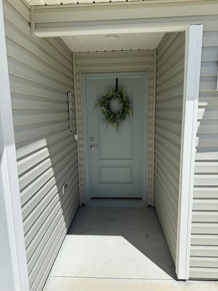 7185 Denver Ave - Photo 2 of 38