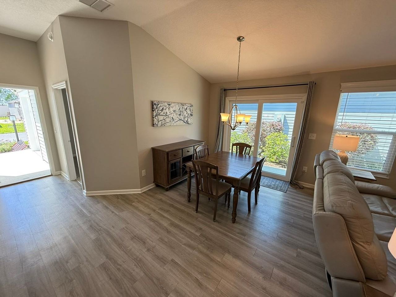 7185 Denver Ave - Photo 7 of 38