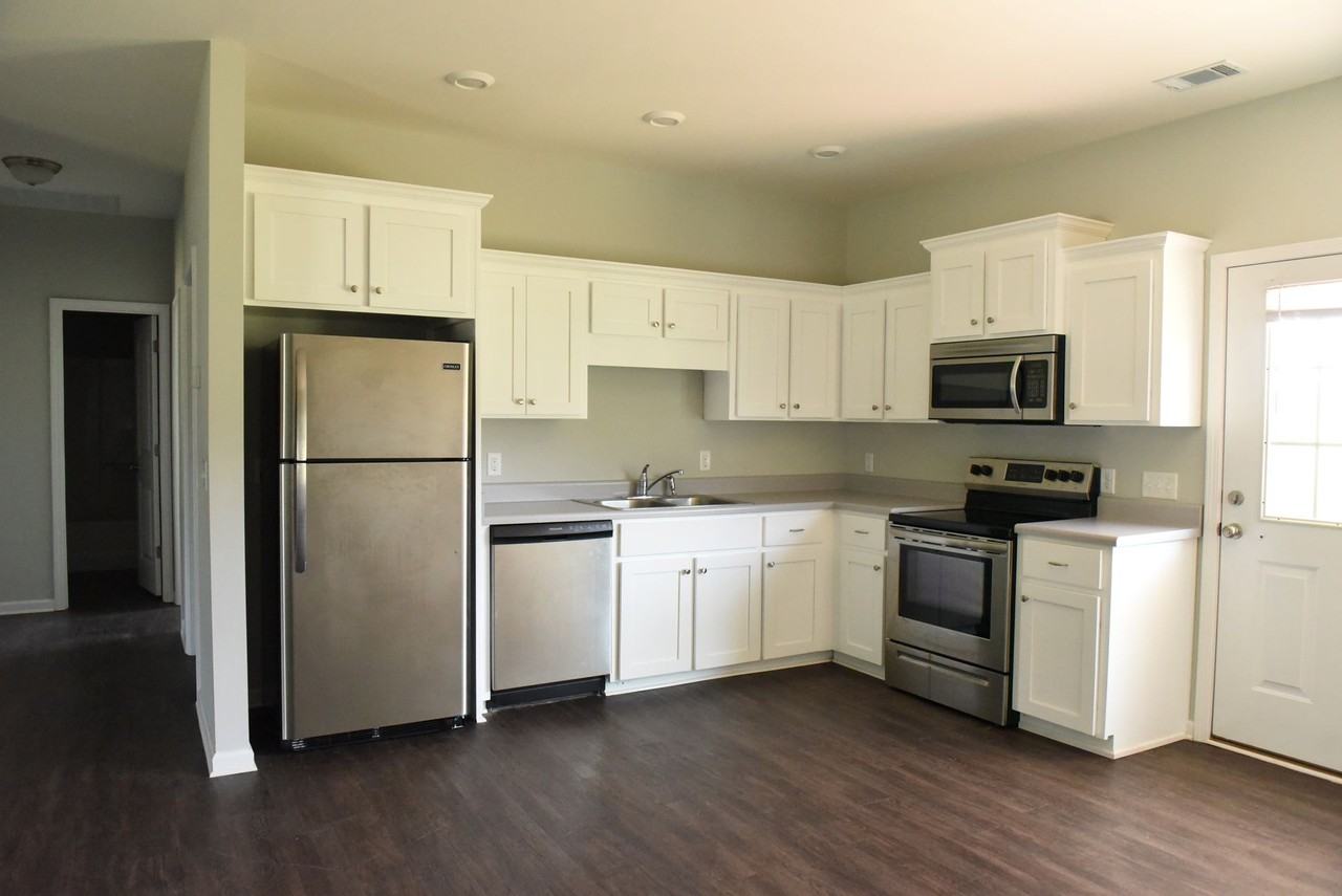 389 Glazebrook Ave - Photo 2 of 9