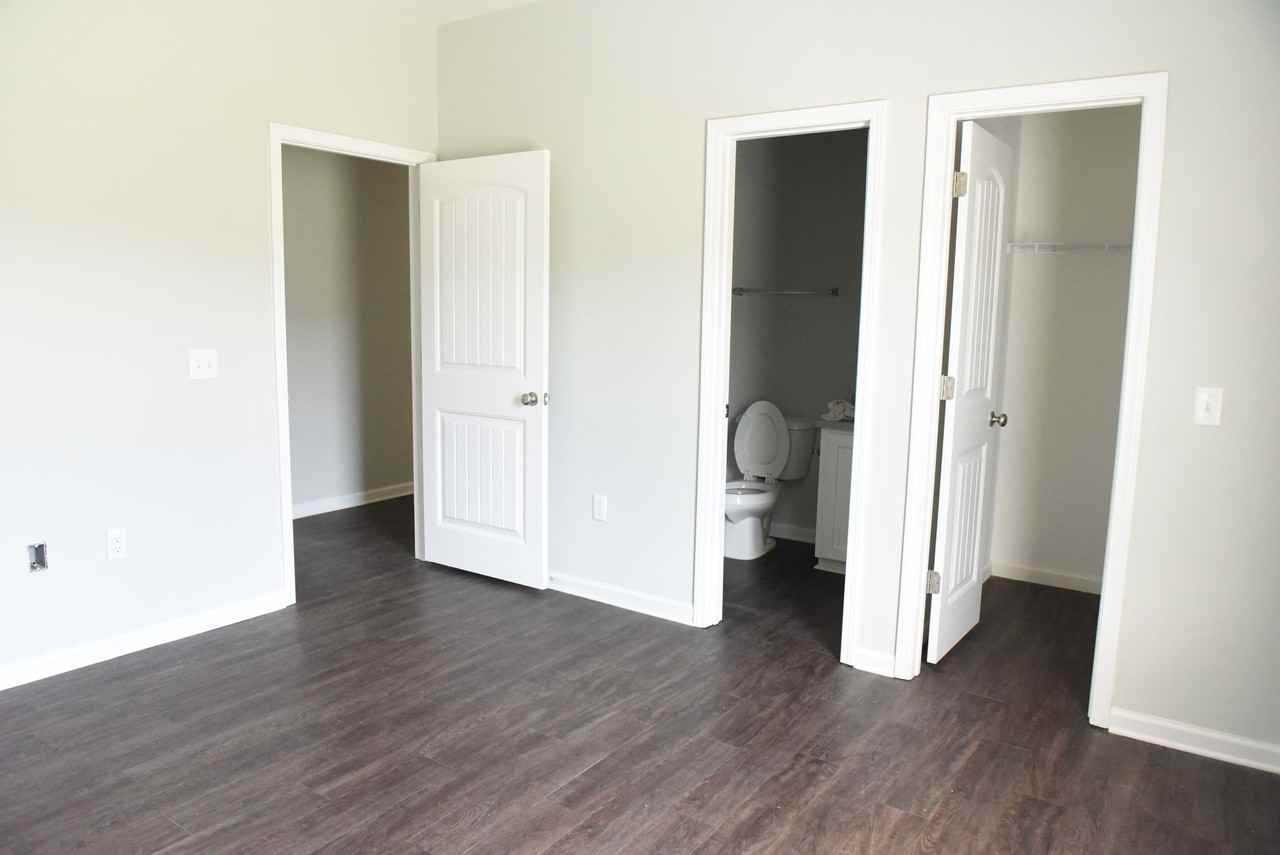 389 Glazebrook Ave - Photo 3 of 9