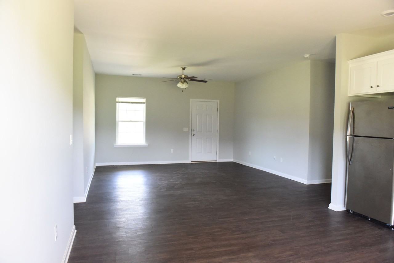 389 Glazebrook Ave - Photo 4 of 9