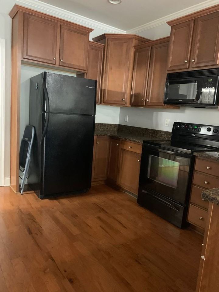 200 Rivergrove Pkwy - Photo 3 of 50