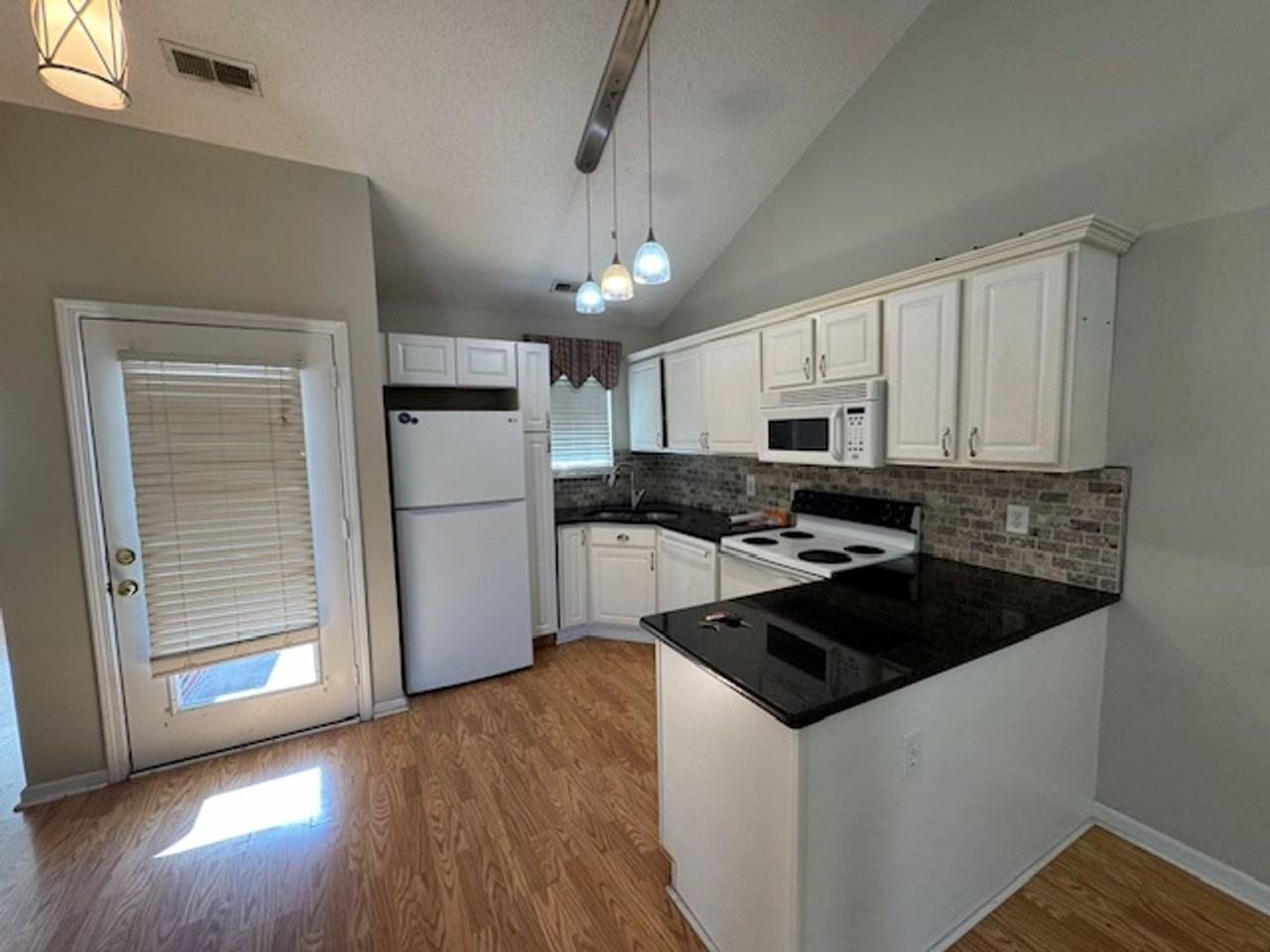 3013 Lauren Place Dr - Photo 3 of 16