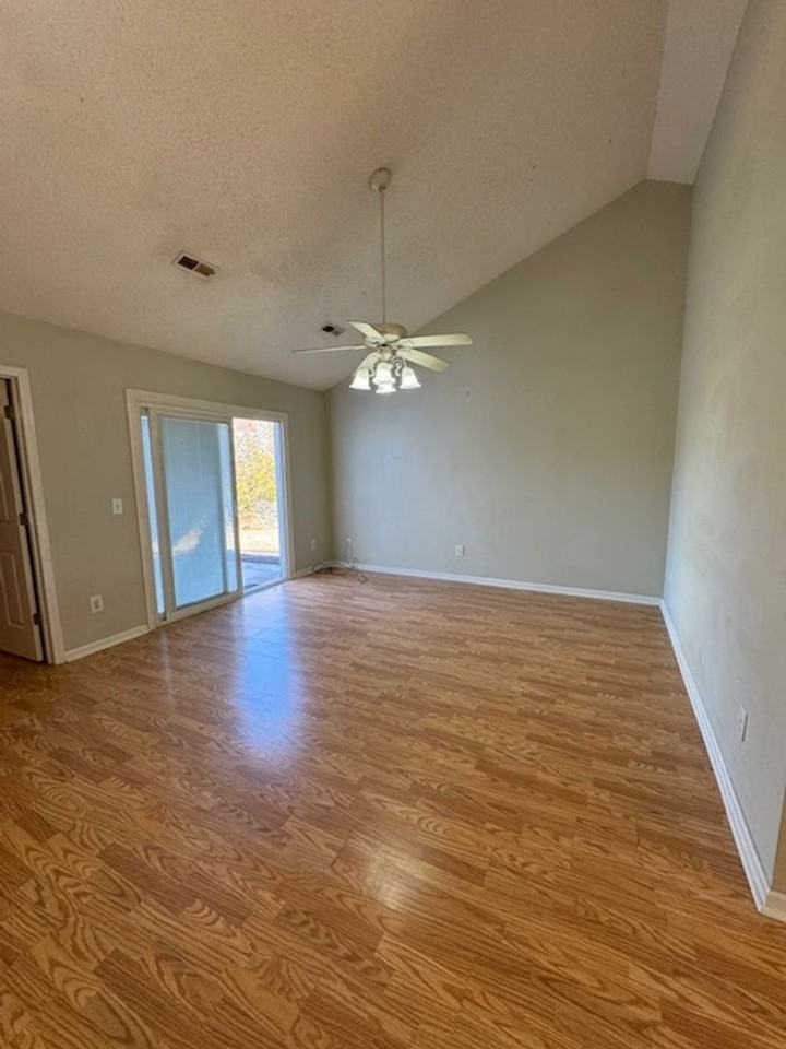 3013 Lauren Place Dr - Photo 5 of 16