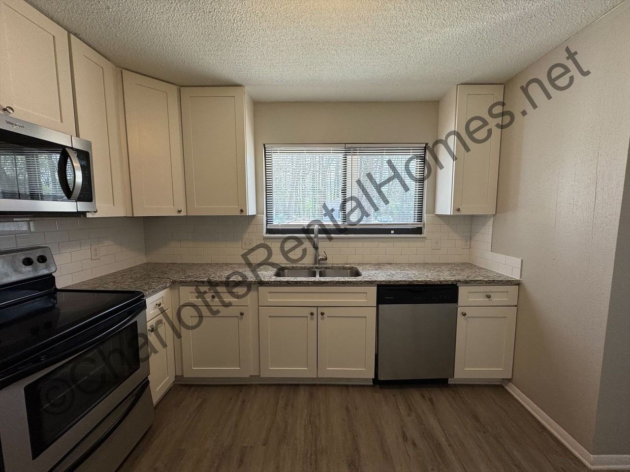 7213 7213 Lancashire Drive - Photo 3 of 10