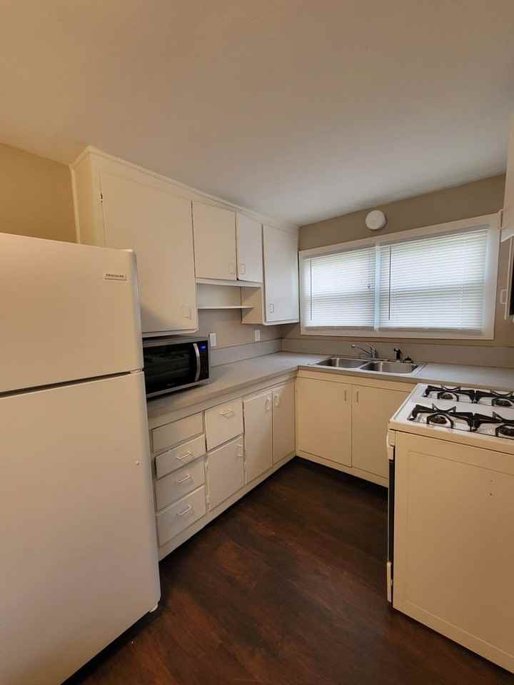 2109 Charles St - Photo 2 of 10