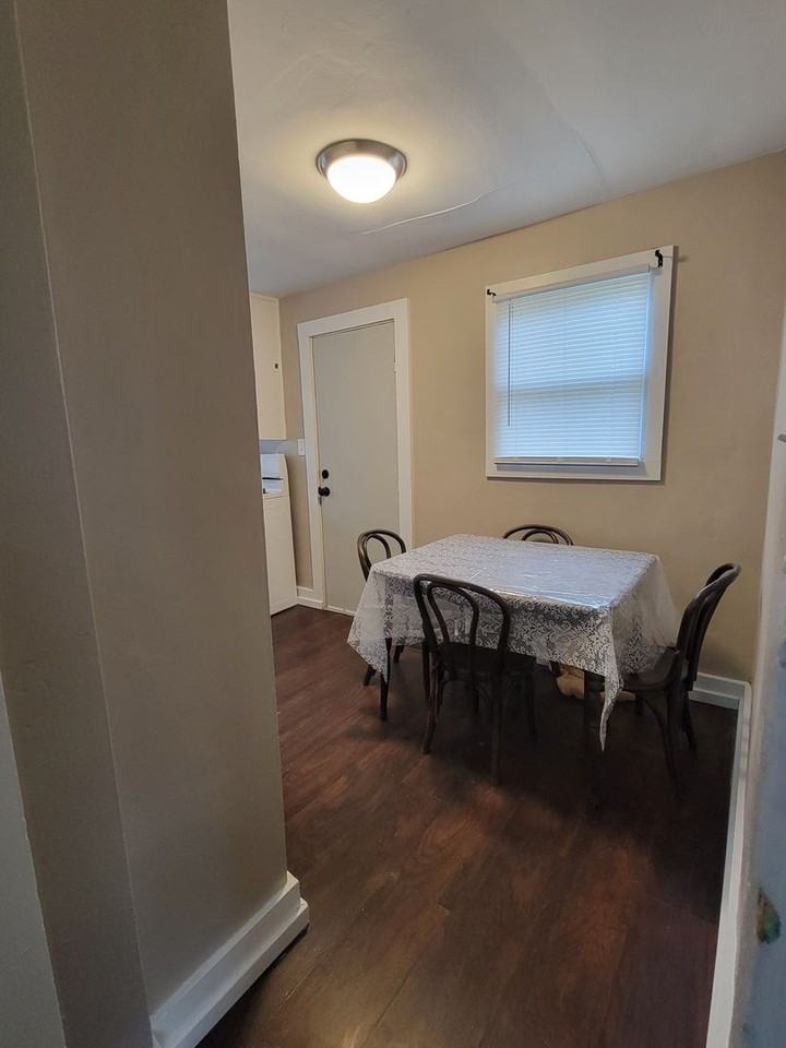 2109 Charles St - Photo 4 of 10