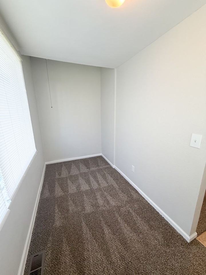 3124 Sunset Ct - Photo 4 of 36