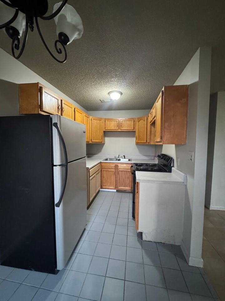 106 Fuller St - Photo 4 of 10