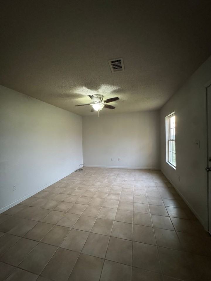 106 Fuller St - Photo 5 of 10