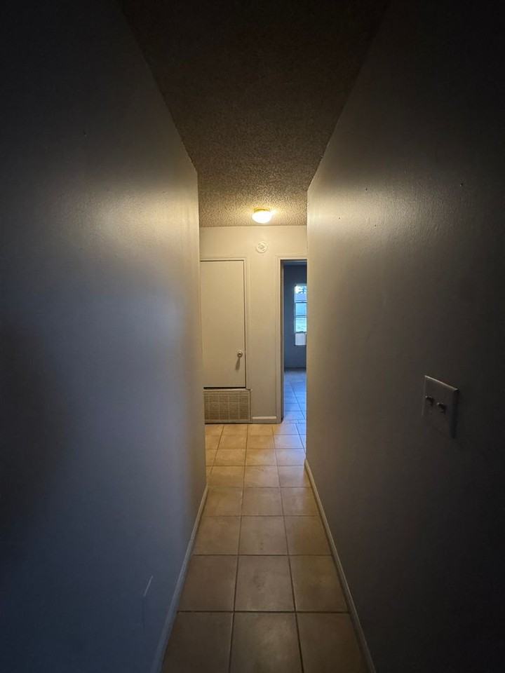 106 Fuller St - Photo 6 of 10