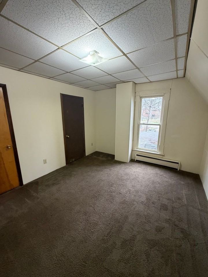 240 1/2 E Bowman St - Photo 4 of 6