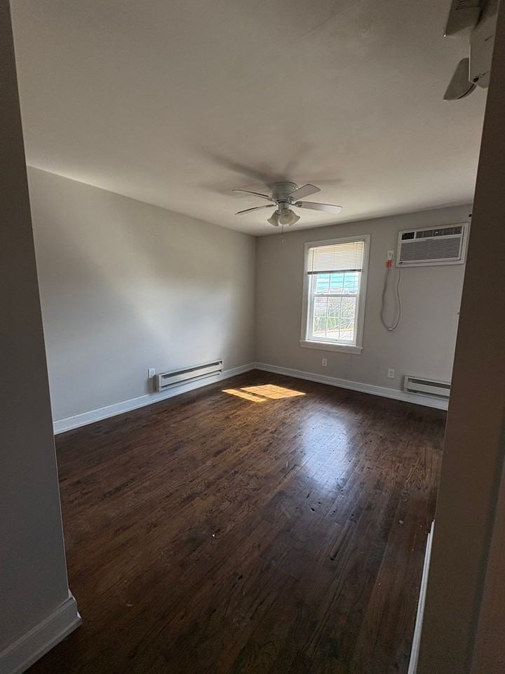 1820 Butler Pike - Photo 4 of 10