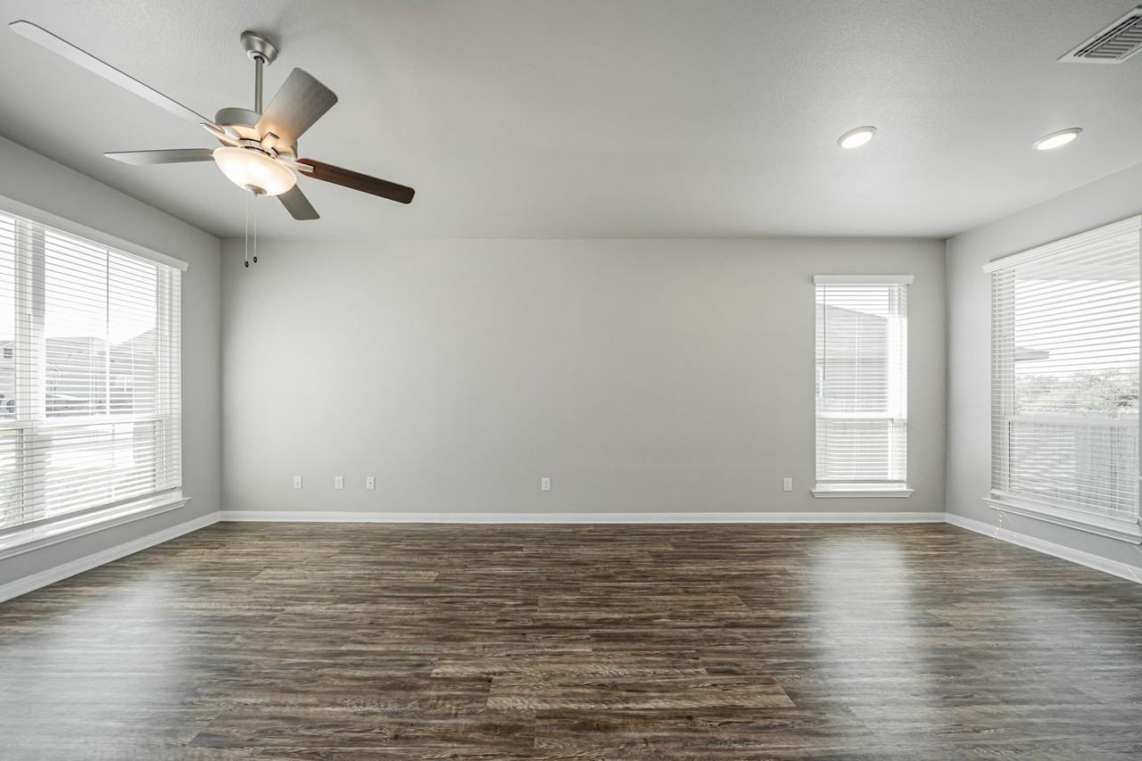 525 Fallbrook Dr - Photo 6 of 50